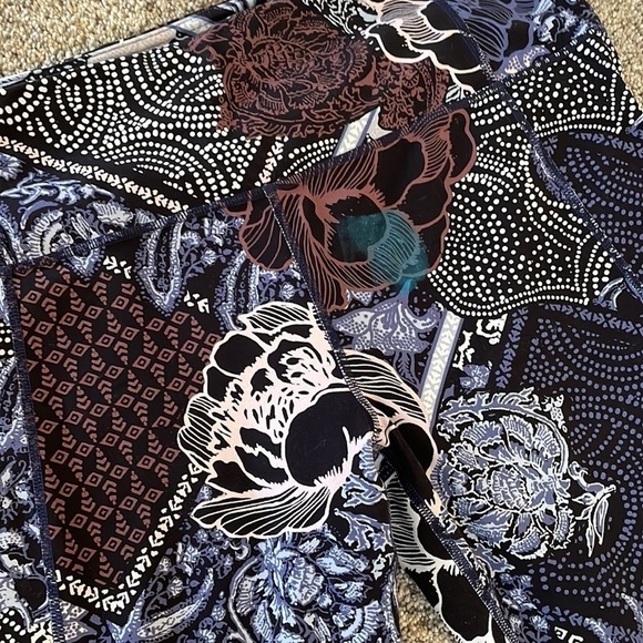 Athleta large leggings printed - Picture 2 of 4